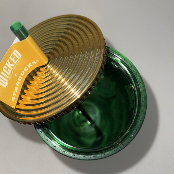 Wicked x Starbucks Emerald City Metallic Green Gold Cold 24oz Tumbler Cup NEW - Picture 2 of 2